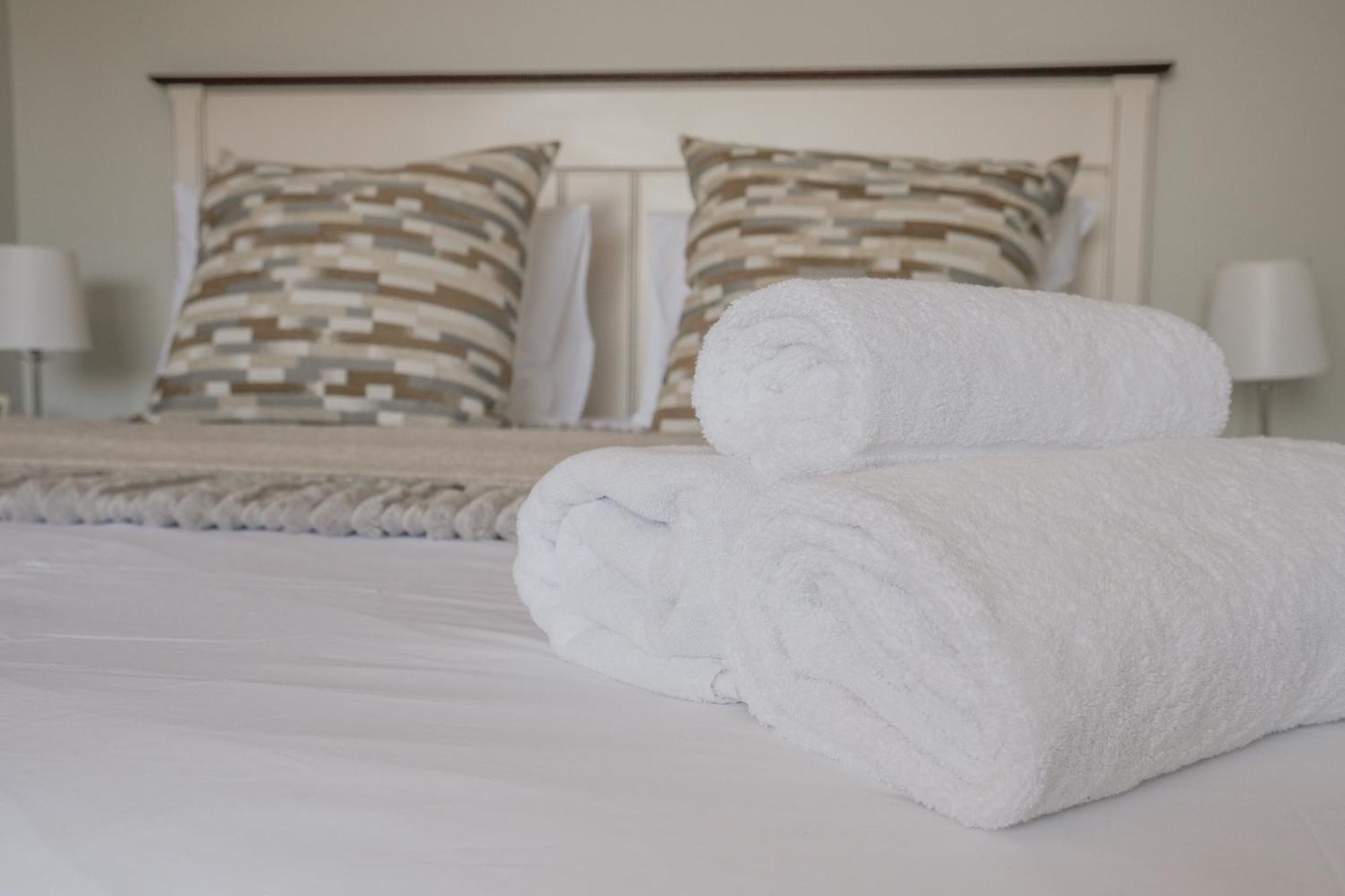 Coastal Vibes - Stylish 2-bedroom Apartment Cape Town