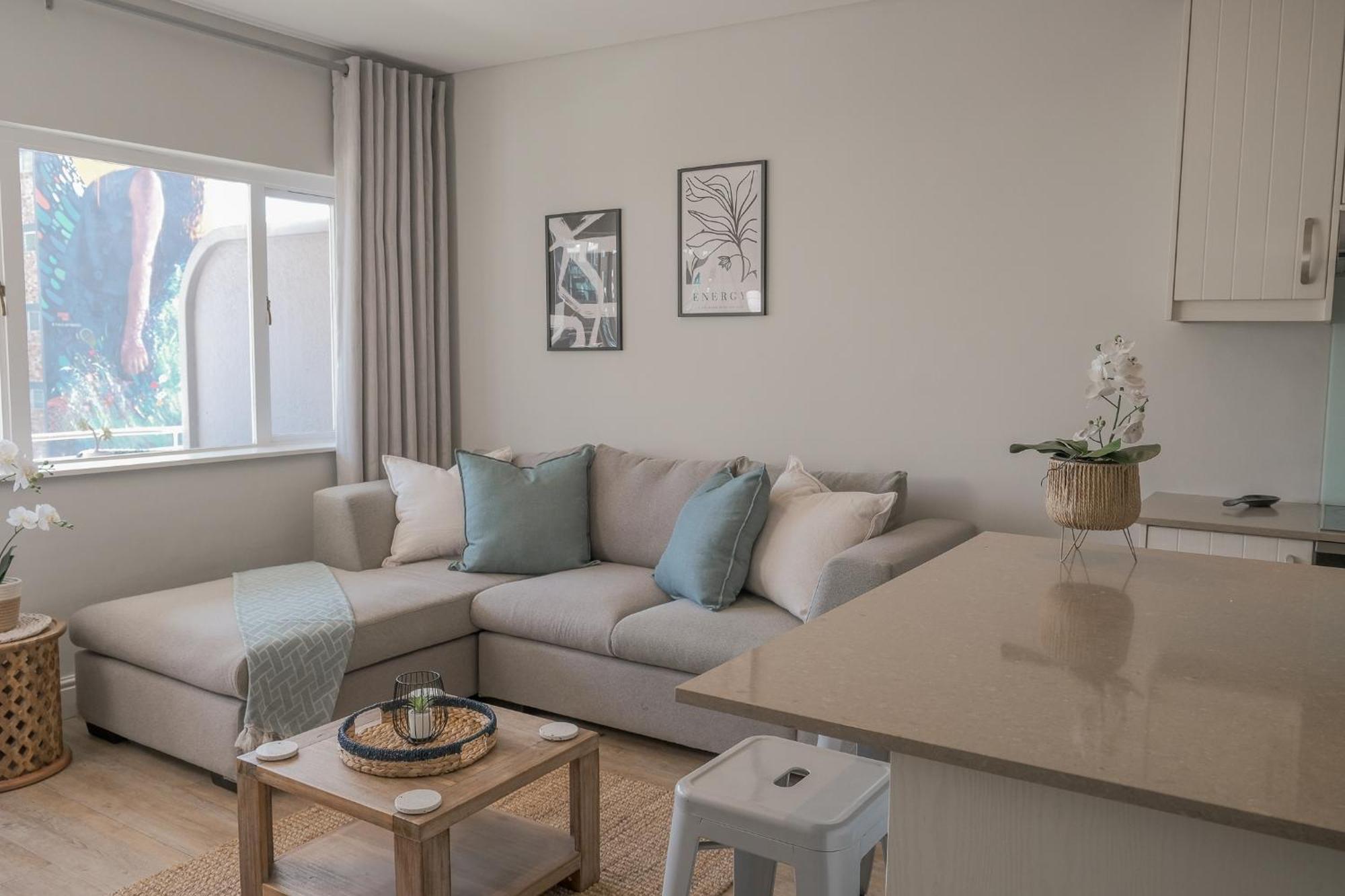 Apartment Coastal Vibes - Stylish 2-bedroom Cape Town