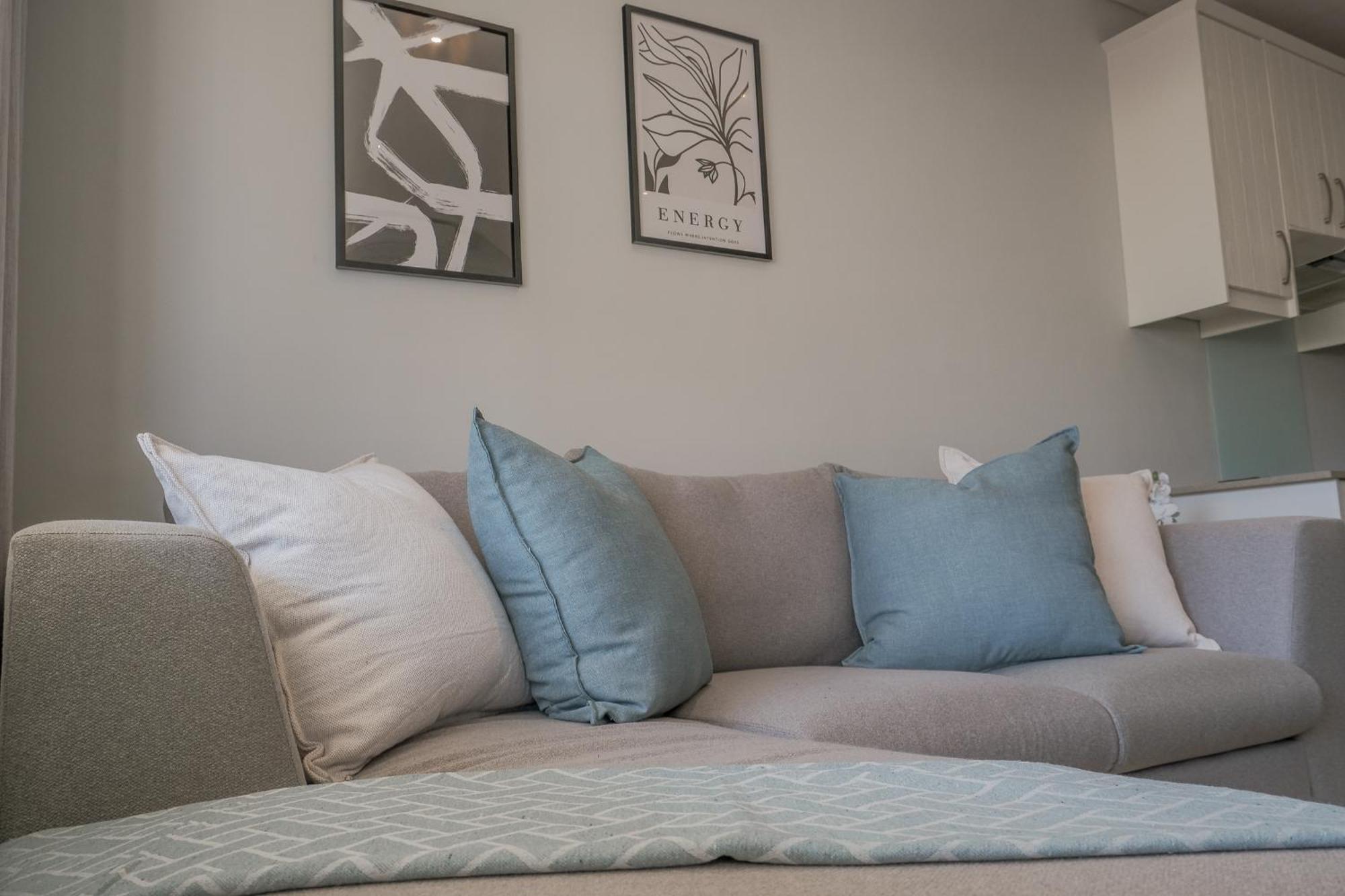 Coastal Vibes - Stylish 2-bedroom Apartment Cape Town