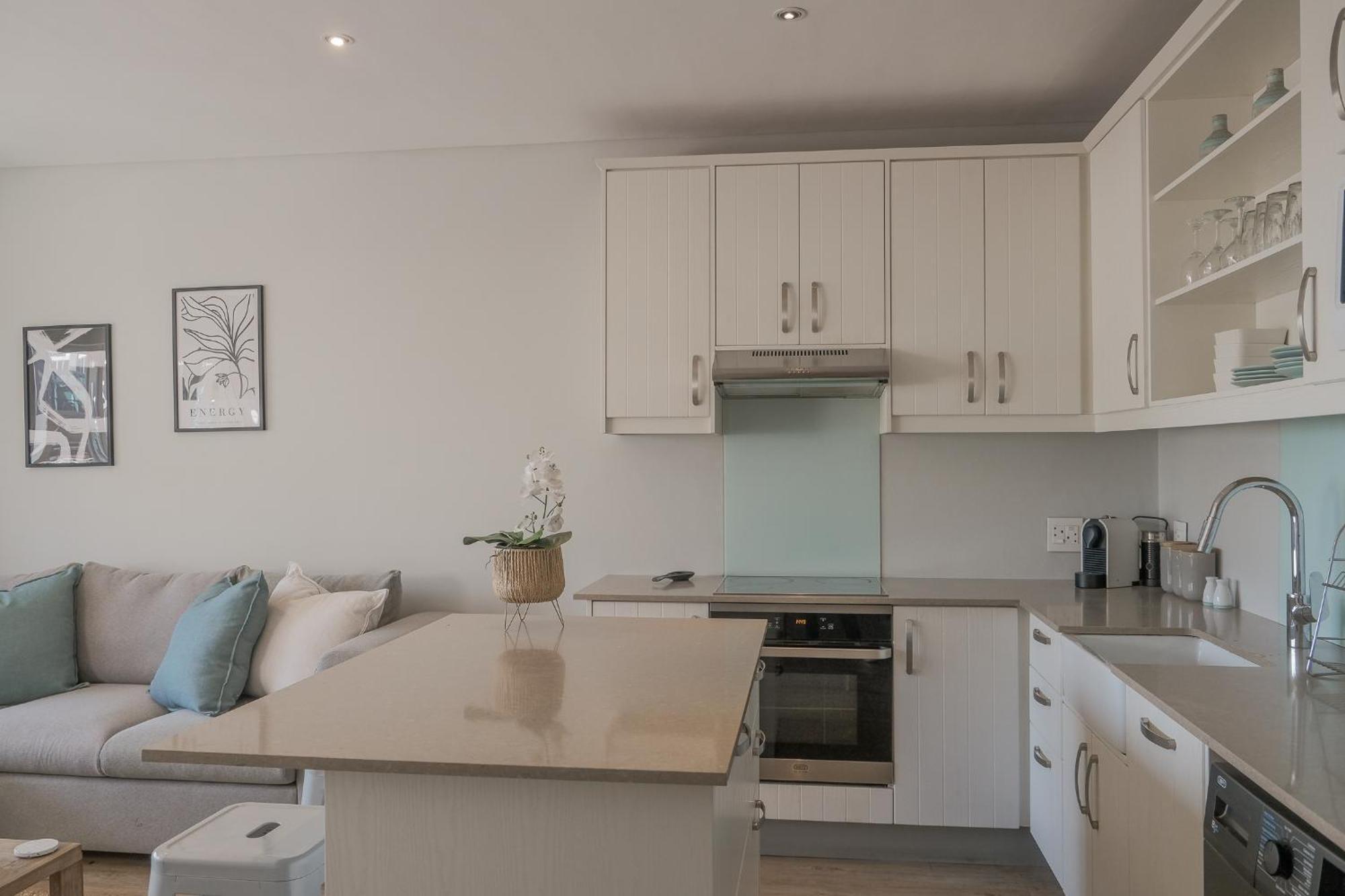Coastal Vibes - Stylish 2-bedroom * Cape Town