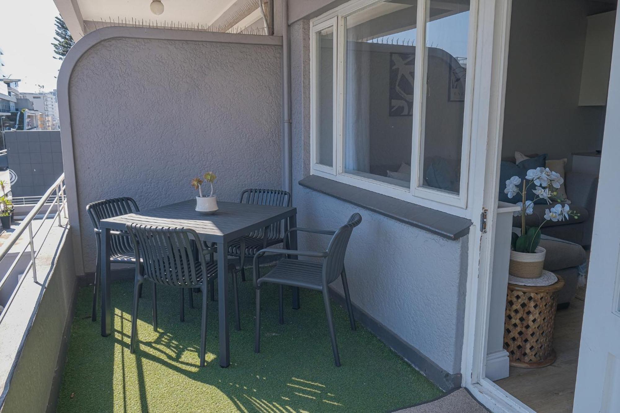 Coastal Vibes - Stylish 2-bedroom Apartment Cape Town
