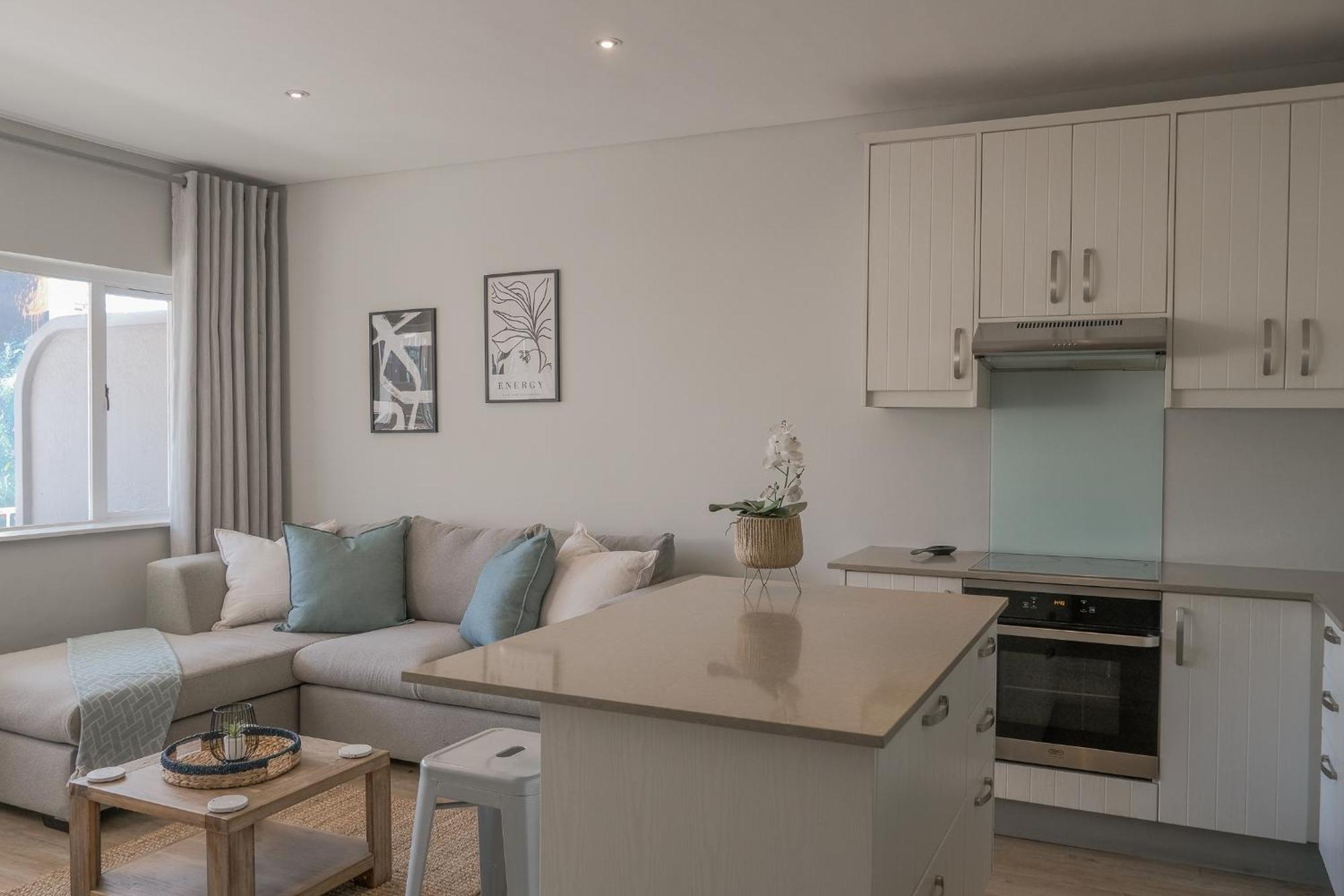 Coastal Vibes - Stylish 2-bedroom Apartment Cape Town